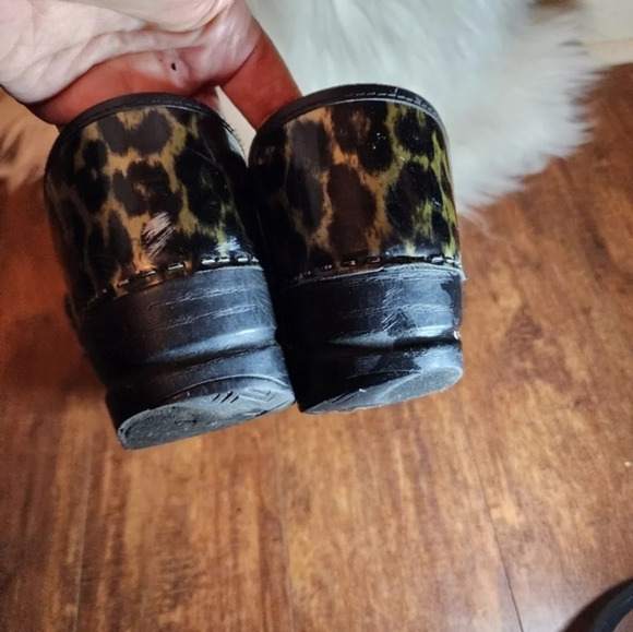 Dansko Green Patent  Leopard Clogs 40/10 - Picture 7 of 14